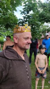 Galvos dangalų mados.