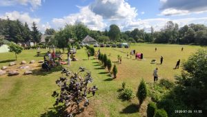 Linksmybės prasideda.