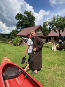 Prieš irklavimo rungtį.